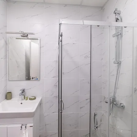 Bunardjik Hill 1-bed Apartment *