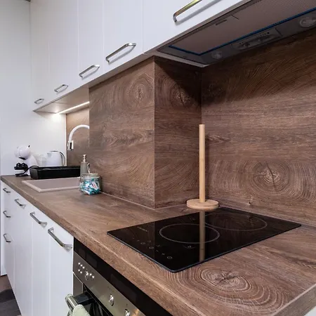 Bunardjik Hill 1-bed *